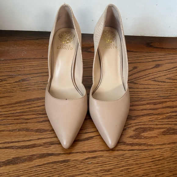 Vince Camuto Nude Blush “Airmosah” Suede Pointed Toe Pump Size 8.5 - Picture 2 of 7